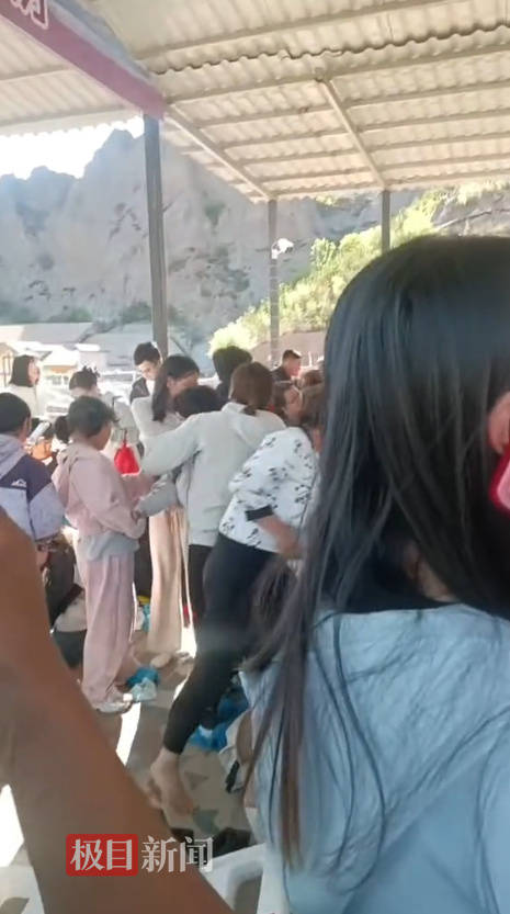 张家口一景区观光魔毯失控，多名游客被甩出，文旅局介入调查