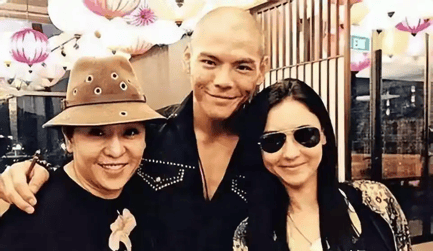 考古丨《喜剧之王》的“顶级售后”？周星驰罕见露面为张柏芝打call，瞬间点燃全场！