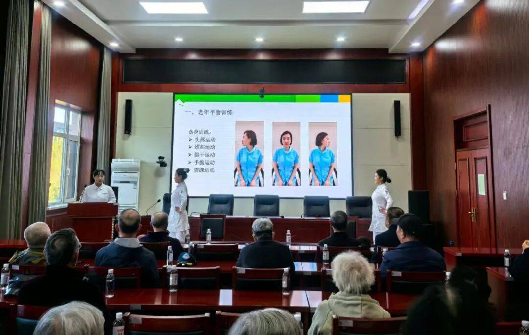 情暖重阳送健康，爱暖夕阳护安康！