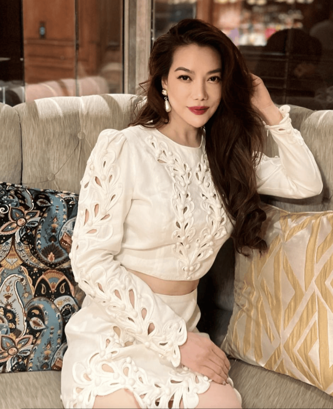 知名女演员涉嫌挪用数千两黄金被警方逮捕;曾获“金杏奖”影后、“亚洲女明星奖”