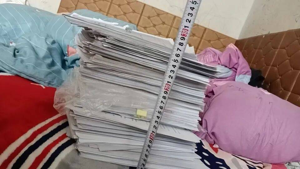 男子买馒头路上遇车祸不治身亡，肇事司机称遭远光灯照射闯祸，57.7万判赔款难执行