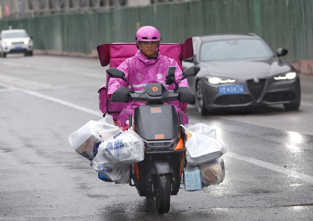 前总监失业做配送 在山姆送超重单常摔跤