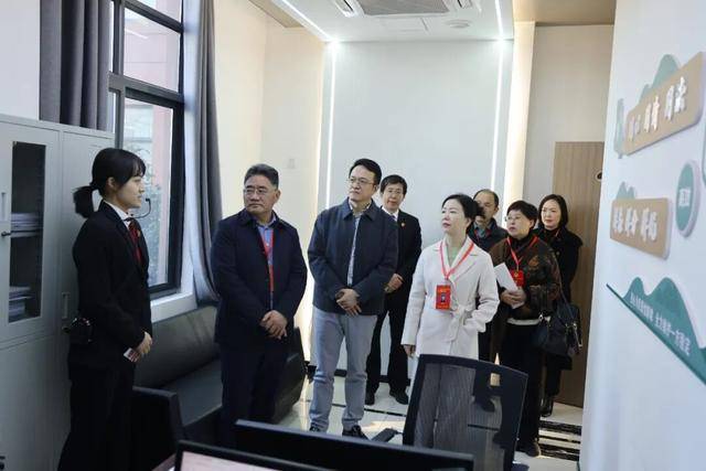 管城区人大常委会视察法院知产审判工作