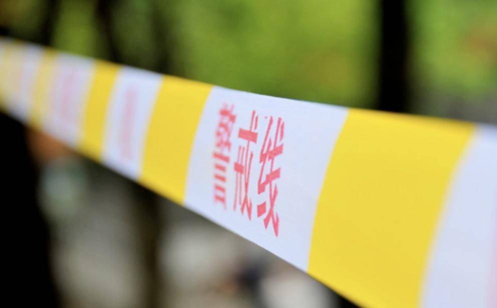 13岁女孩从26楼跳下身亡，警方调查其曾与母亲争吵 家属起诉物业索赔33万，一审判了