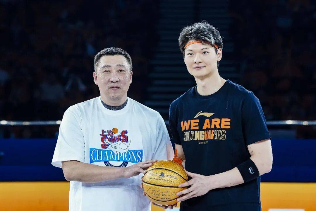 上海男篮的大日子，姚明、李秋平、章文琪……都来了！
