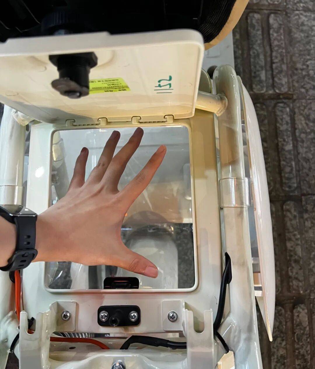 刚骑上新国标电驴的打工人，急眼了