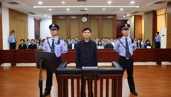 带着外甥侄女大搞全家腐，江西省原副省长洪礼和身犯三罪一审获刑20年