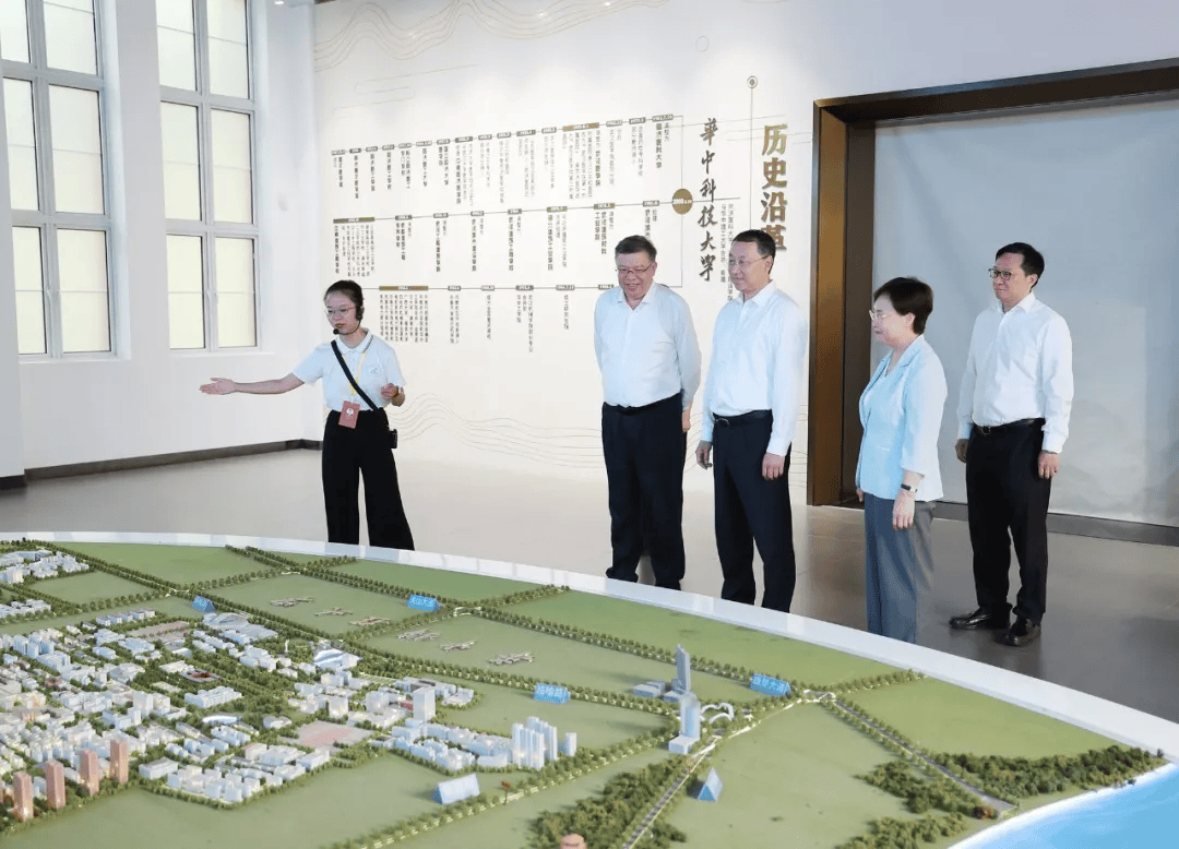 关志鸥到武汉大学、华中科技大学、中国地质大学（武汉）调研